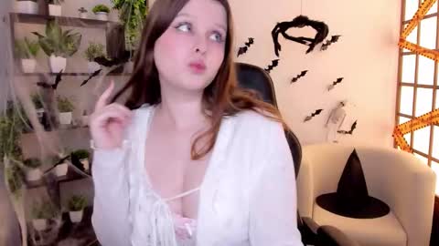 Snapshot of lana_moon__ chatting on November 2025 02:10:01 AM Lana online show from November 2025 02:10:01 AM