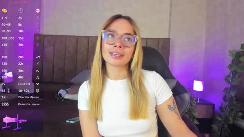 Snapshot of lanaamills chatting on October 2025 03:54:02 AM Lana online show from October 2025 03:54:02 AM