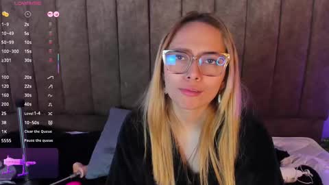 Snapshot of lanaamills chatting on November 2025 03:43:02 PM Lana online show from November 2025 03:43:02 PM