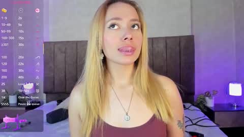 Snapshot of lanaamills chatting on November 2025 04:33:02 AM Lana online show from November 2025 04:33:02 AM