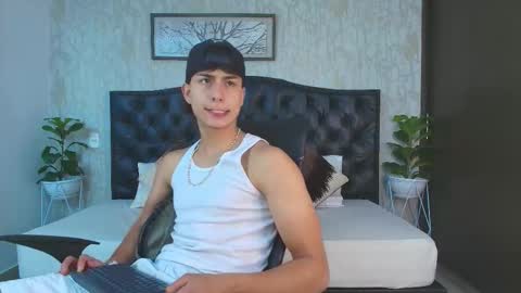 landercruz online show from November 2025 08:30:01 PM