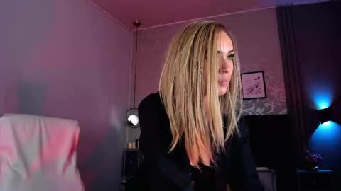 Lara online show from February 2025 03:29:02 AM