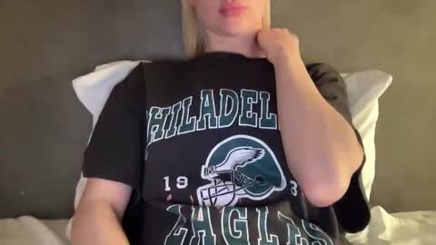 Snapshot of lara_neon chatting on February 2025 06:04:01 PM Lara Neon online show from February 2025 06:04:01 PM