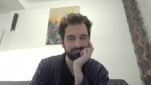 laraaan online show from November 2025 08:32:01 PM