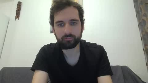 laraaan online show from December 2025 08:37:02 PM