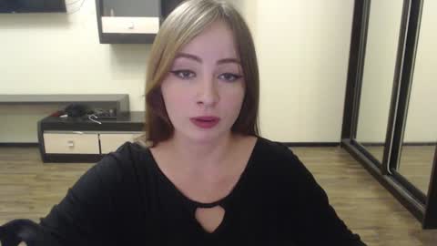 Laralianna online show from December 2024 07:25:02 PM