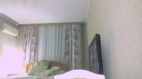 laramrs online show from October 2025 04:42:02 PM