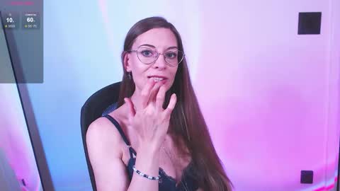 larawinters online show from November 2025 09:05:02 PM