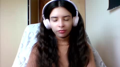 Snapshot of laricenature chatting on February 2025 01:15:02 PM Larice online show from February 2025 01:15:02 PM