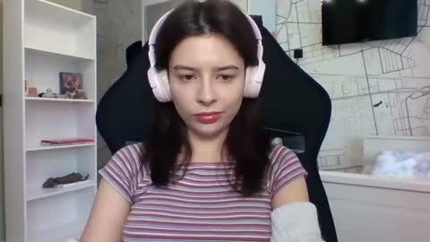 Snapshot of laricenature chatting on November 2025 01:35:02 PM Larice online show from November 2025 01:35:02 PM