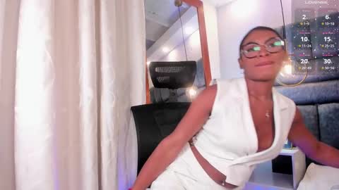 Larissa  online show from September 2025 11:54:01 AM