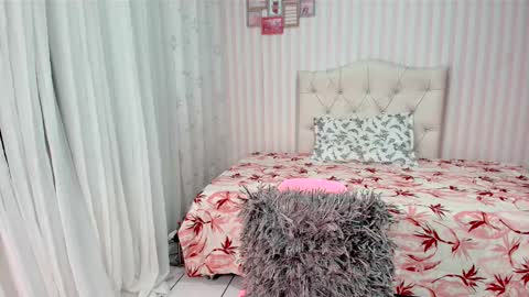 Larissas online show from March 2025 08:10:01 PM