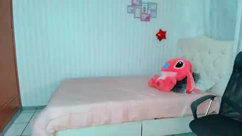 Larissas online show from September 2025 08:52:02 PM
