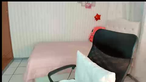 Larissas online show from September 2025 08:53:02 PM