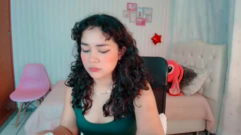 Larissas online show from September 2025 06:52:02 PM