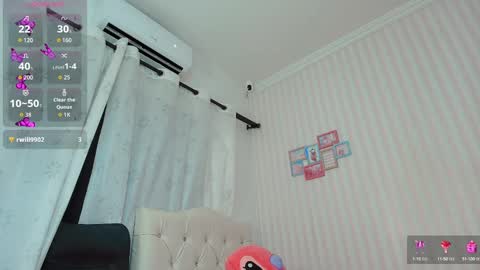 Larissas online show from September 2025 10:15:02 PM