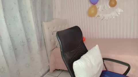 Snapshot of larissalove_doll chatting on October 2025 08:33:02 PM Larissas online show from October 2025 08:33:02 PM