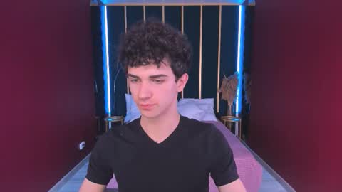 Larry online show from November 2025 09:02:02 PM