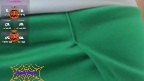 Snapshot of larsonmia chatting on October 2025 12:34:02 PM MIA online show from October 2025 12:34:02 PM