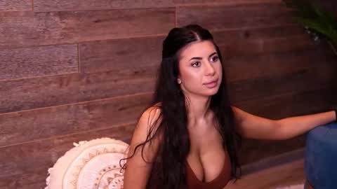 Latina online show from October 2025 06:54:02 PM