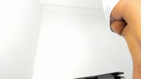 Snapshot of latinebonyts chatting on November 2025 08:24:01 AM latinebonyts online show from November 2025 08:24:01 AM