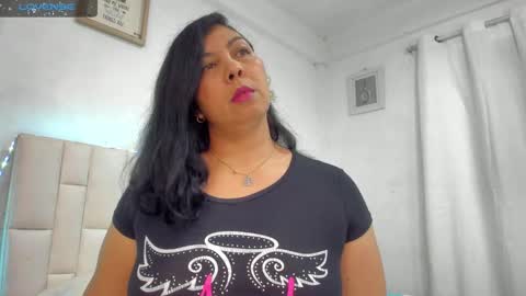 Snapshot of latinlove_sexygirls chatting on October 2025 02:00:01 AM Vanessa online show from October 2025 02:00:01 AM