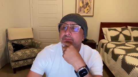 QS - INDEPENDENT MODEL online show from October 2025 04:31:01 AM