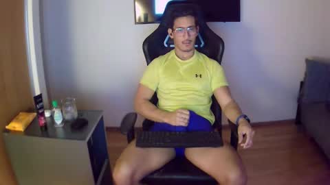 latintoyboy35 online show from September 2025 12:12:02 AM