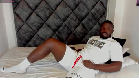 Snapshot of latrellx7 chatting on October 2025 03:29:02 AM LEANDRO online show from October 2025 03:29:02 AM