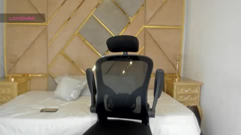 Snapshot of latrellx7 chatting on October 2025 02:06:02 AM LEANDRO online show from October 2025 02:06:02 AM