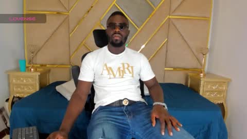 Snapshot of latrellx7 chatting on October 2025 03:10:01 AM LEANDRO online show from October 2025 03:10:01 AM