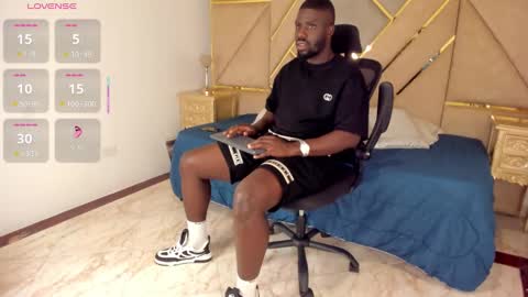 Snapshot of latrellx7 chatting on October 2025 12:36:01 AM LEANDRO online show from October 2025 12:36:01 AM