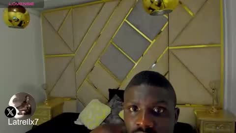 Snapshot of latrellx7 chatting on November 2025 01:47:01 AM LEANDRO online show from November 2025 01:47:01 AM