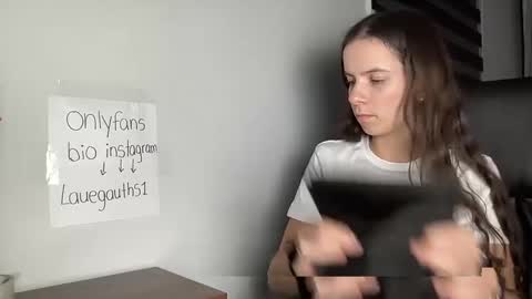 lauegauths3 online show from September 2025 11:43:01 PM
