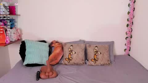 Snapshot of laura1__ chatting on October 2025 11:16:01 PM laura1__ online show from October 2025 11:16:01 PM