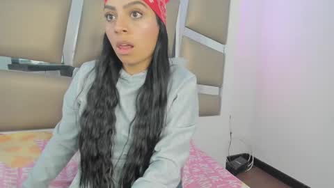 laura__js_ online show from February 2025 09:32:02 PM