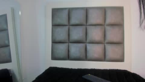 laura__js_ online show from September 2025 02:07:01 PM