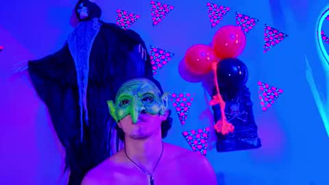 Snapshot of laura_and_kevin chatting on October 2025 02:26:02 PM laura_and_kevin online show from October 2025 02:26:02 PM