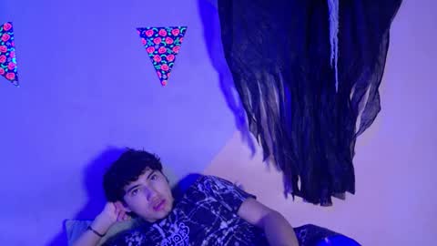 Snapshot of laura_and_kevin chatting on October 2025 02:15:01 PM laura_and_kevin online show from October 2025 02:15:01 PM