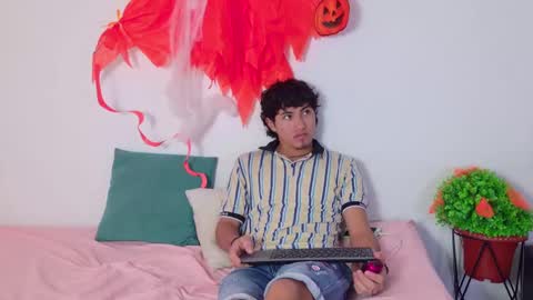 Snapshot of laura_and_kevin chatting on October 2025 02:51:02 PM laura_and_kevin online show from October 2025 02:51:02 PM