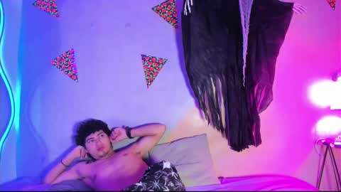 Snapshot of laura_and_kevin chatting on October 2025 01:00:02 PM laura_and_kevin online show from October 2025 01:00:02 PM