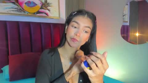 Snapshot of laura_aristizabal_19 chatting on November 2025 01:00:01 PM Laura online show from November 2025 01:00:01 PM