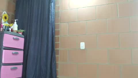 Laura online show from February 2025 04:58:01 AM