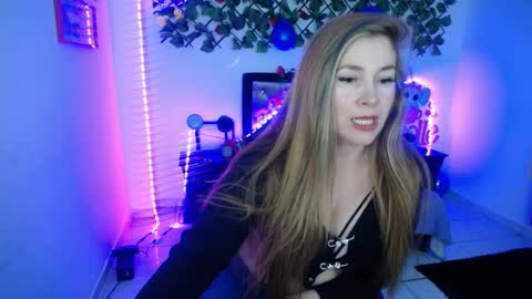 laura evans  online show from September 2025 05:02:01 PM