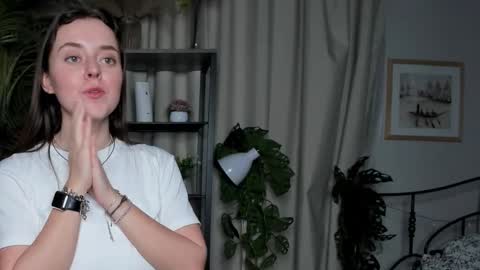 Snapshot of laura_mutti chatting on October 2025 03:45:02 PM Samantha online show from October 2025 03:45:02 PM