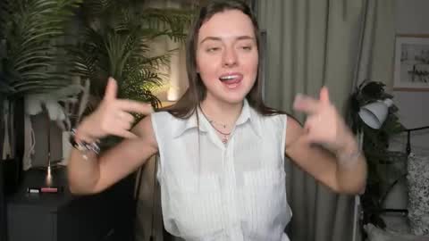 Snapshot of laura_mutti chatting on October 2025 02:13:02 PM Samantha online show from October 2025 02:13:02 PM