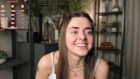 Snapshot of laura_mutti chatting on November 2025 03:45:02 PM Samantha online show from November 2025 03:45:02 PM