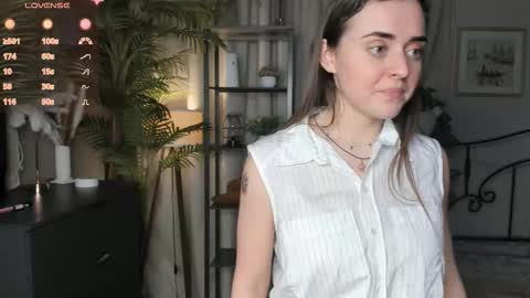 Snapshot of laura_mutti chatting on November 2025 02:28:01 PM Samantha online show from November 2025 02:28:01 PM