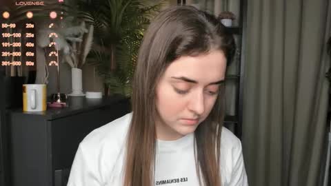 Snapshot of laura_mutti chatting on November 2025 02:37:02 PM Samantha online show from November 2025 02:37:02 PM