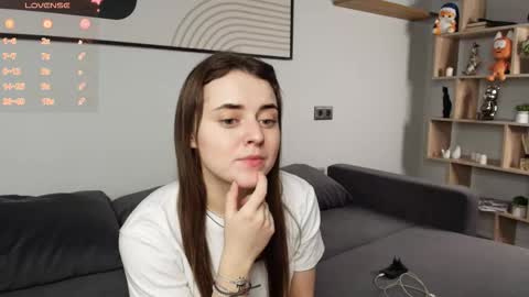 Snapshot of laura_mutti chatting on November 2025 01:43:01 PM Samantha online show from November 2025 01:43:01 PM